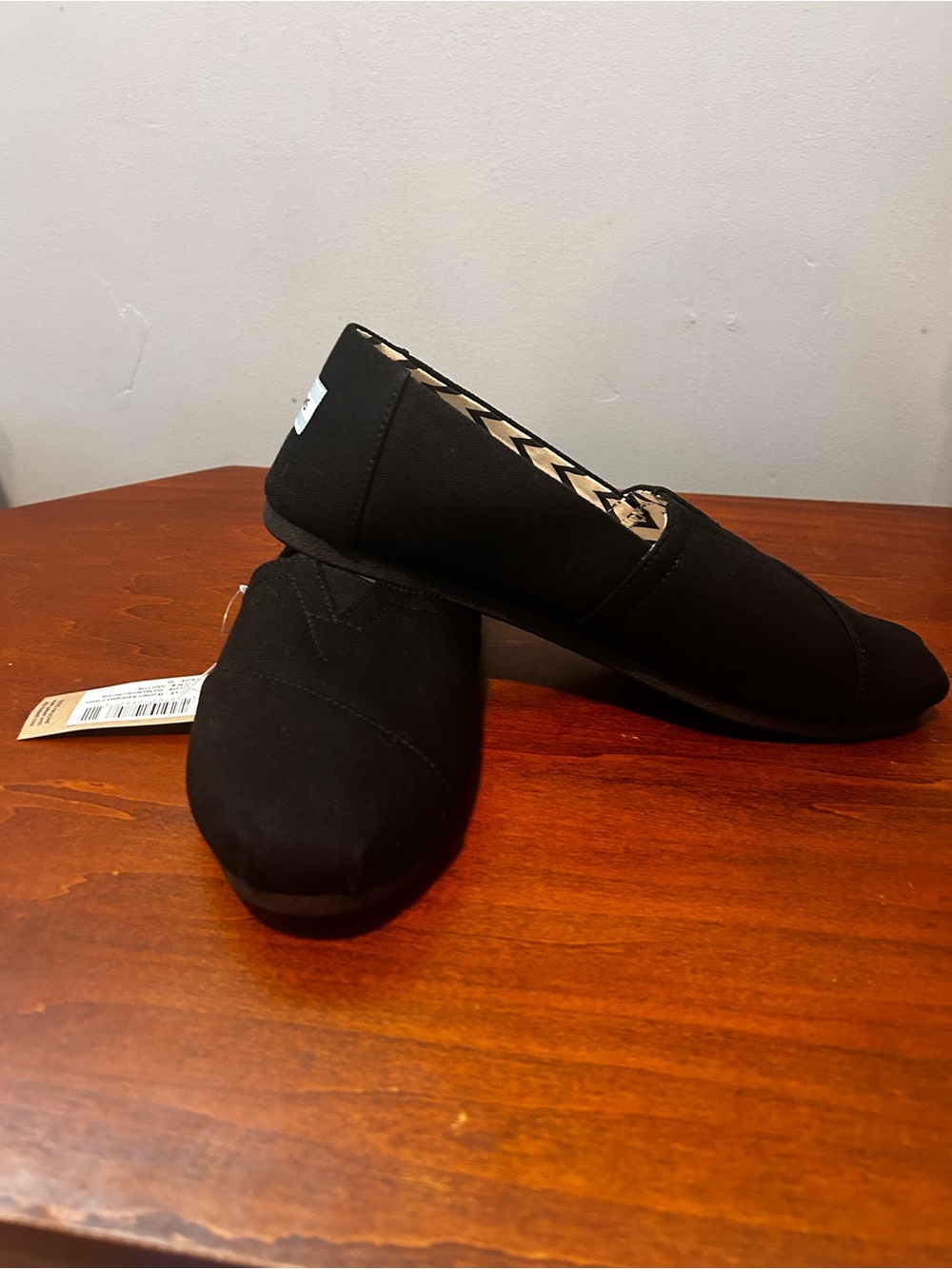 Toms Alpargata Black Canvas Slip-On Shoes with zigzag inside. women’s 10 NWT